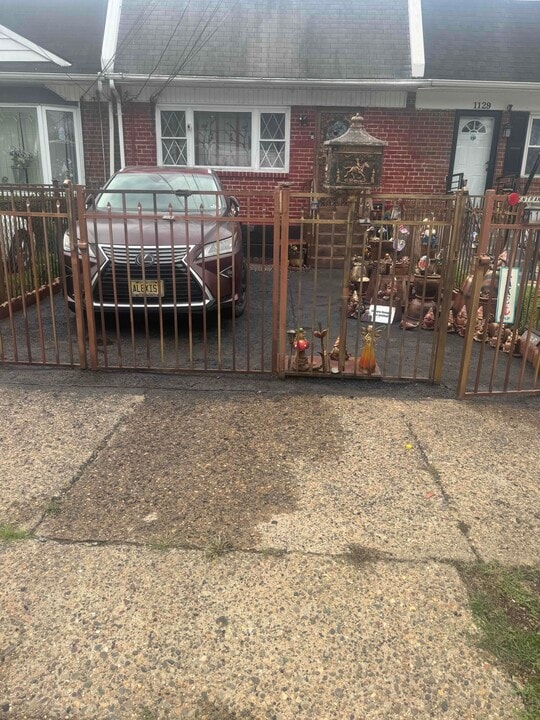 1131 Lakeshore Dr in Camden, NJ - Foto de edificio