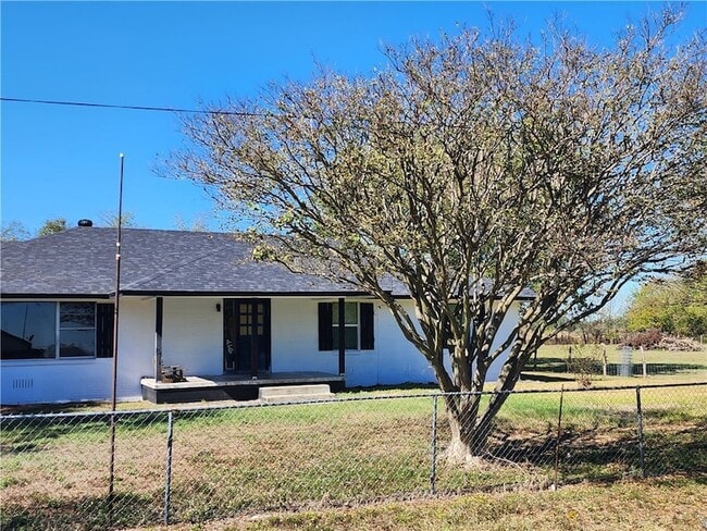 12877 E State Hwy 21 in Bryan, TX - Foto de edificio - Building Photo
