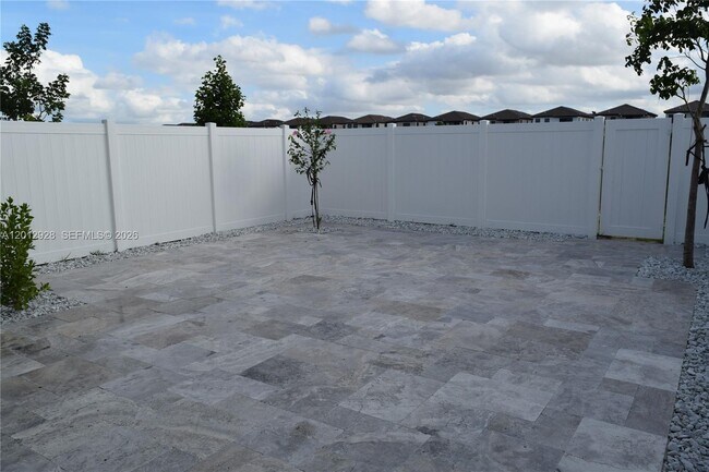 3384 W 100th Terrace in Hialeah, FL - Building Photo - Building Photo