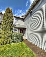 2554 SW Siskin Cir in Port Orchard, WA - Building Photo - Building Photo