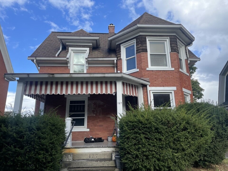 127 S Gill St in State College, PA - Building Photo