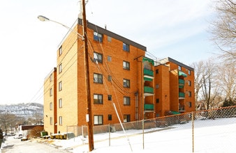 The Towers in Oakmont, PA - Foto de edificio - Building Photo
