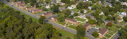 The Village at Hi-Nella in Hi-Nella, NJ - Foto de edificio - Building Photo