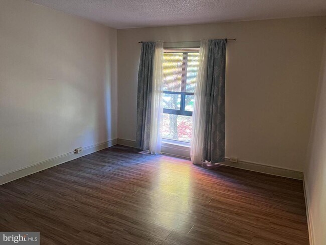 5901 Tamar Dr-Unit -8 in Columbia, MD - Building Photo - Building Photo