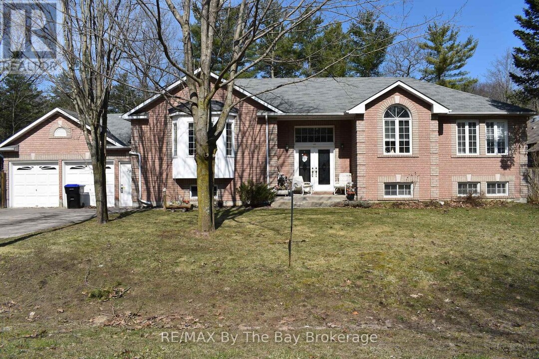 38 Downer Crescent in Wasaga Beach, ON - Building Photo