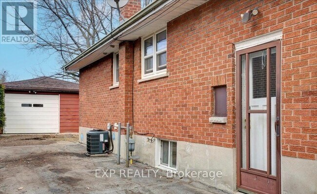 430 Ridgeway Ave in Oshawa, ON - Building Photo - Building Photo