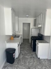 6611 1/2 Brynhurst Ave, Unit 6611 in Los Angeles, CA - Building Photo - Building Photo