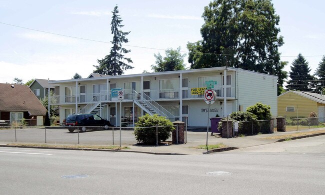 Midway Court in Portland, OR - Building Photo - Building Photo