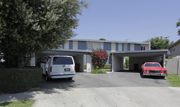 13622-13628 Estero Cir in Tustin, CA - Building Photo - Building Photo