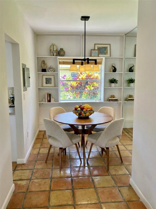 9271 W Bay Harbor Dr in Bay Harbor Islands, FL - Building Photo - Building Photo