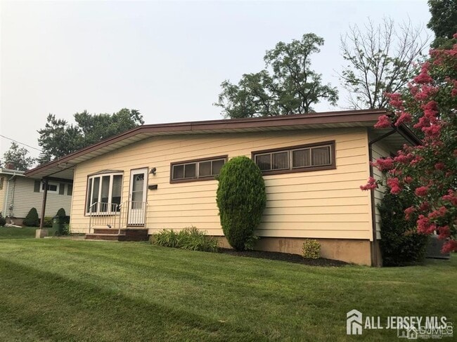 27 Mill Rd in Edison, NJ - Foto de edificio - Building Photo
