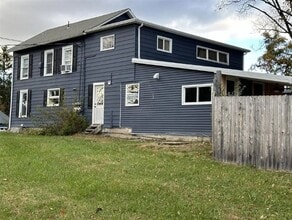 9 Wisner Rd, Unit Two-Unit Farmhouse in Warwick, NY - Building Photo - Building Photo