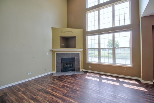 2378 Georgetown Cir in Aurora, IL - Building Photo - Building Photo