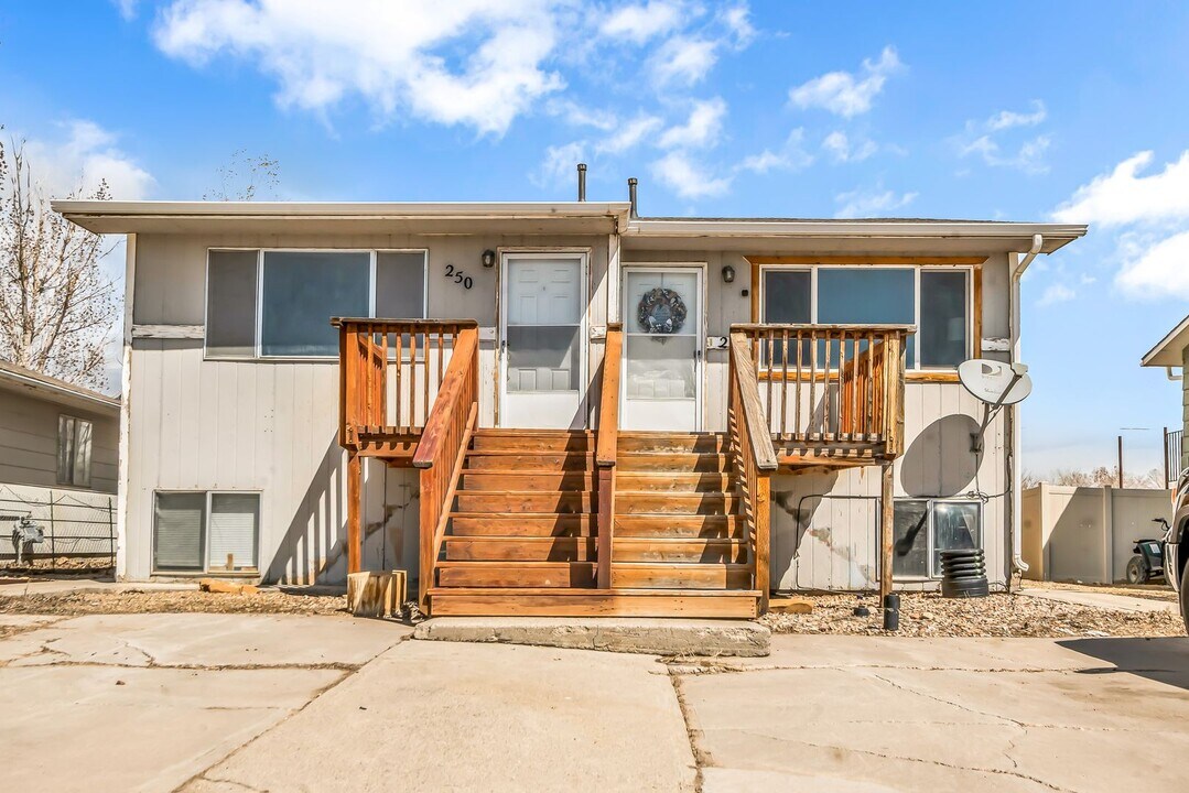 250 E Rangely Ave in Rangely, CO - Building Photo