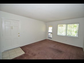 The Somerset Apartments in Chula Vista, CA - Foto de edificio - Building Photo