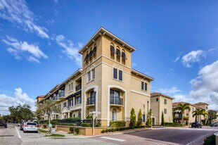 102-128 Beach Haven Ln in Tampa, FL - Building Photo