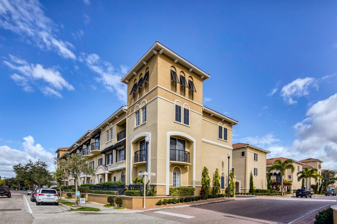 102-128 Beach Haven Ln in Tampa, FL - Building Photo
