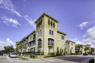 102-128 Beach Haven Ln in Tampa, FL - Building Photo - Primary Photo