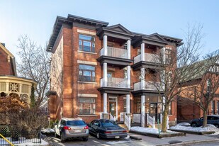 352 Gilmour St in Ottawa, ON - Building Photo