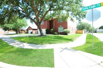 9507 Flying Eagle Ct in Houston, TX - Building Photo - Building Photo