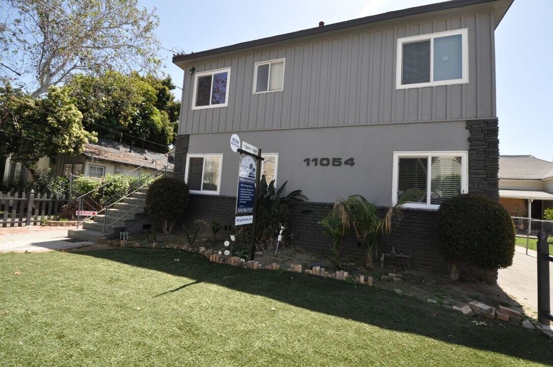 11054 Otsego St, Unit 06 in Los Angeles, CA - Building Photo