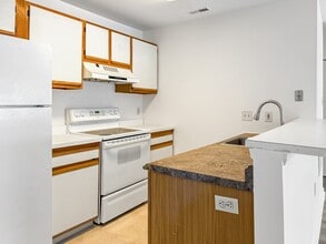 132 Meadow Ridge Rd in Absecon, NJ - Building Photo - Building Photo