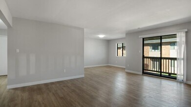 Woodhues Apartments - Ideal Location - Com... in Farmington Hills, MI - Foto de edificio - Building Photo