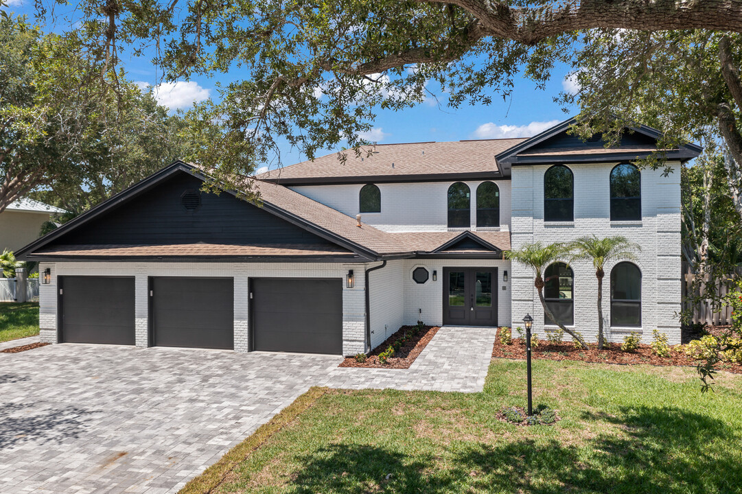 729 Hummingbird Dr in Indialantic, FL - Building Photo