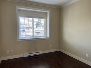 7218 11th Ave in Burnaby, BC - Building Photo - Building Photo