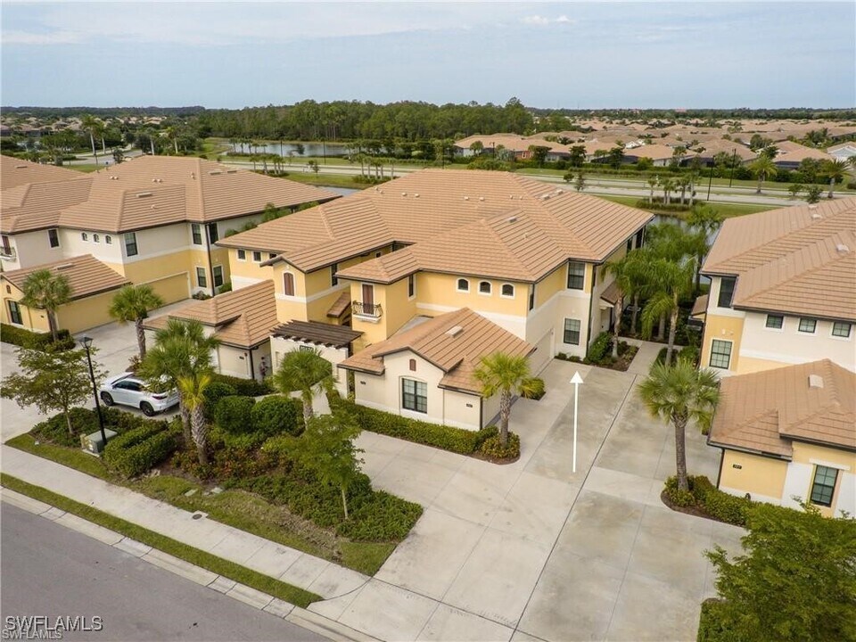 10470 Casella Way in Ft. Myers, FL - Foto de edificio