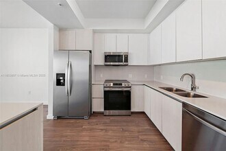 1500 Bay Rd in Miami Beach, FL - Building Photo - Building Photo