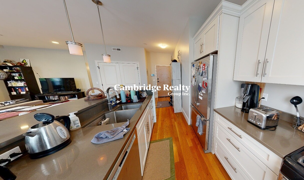 168 Hampshire St, Unit 3A in Cambridge, MA - Building Photo