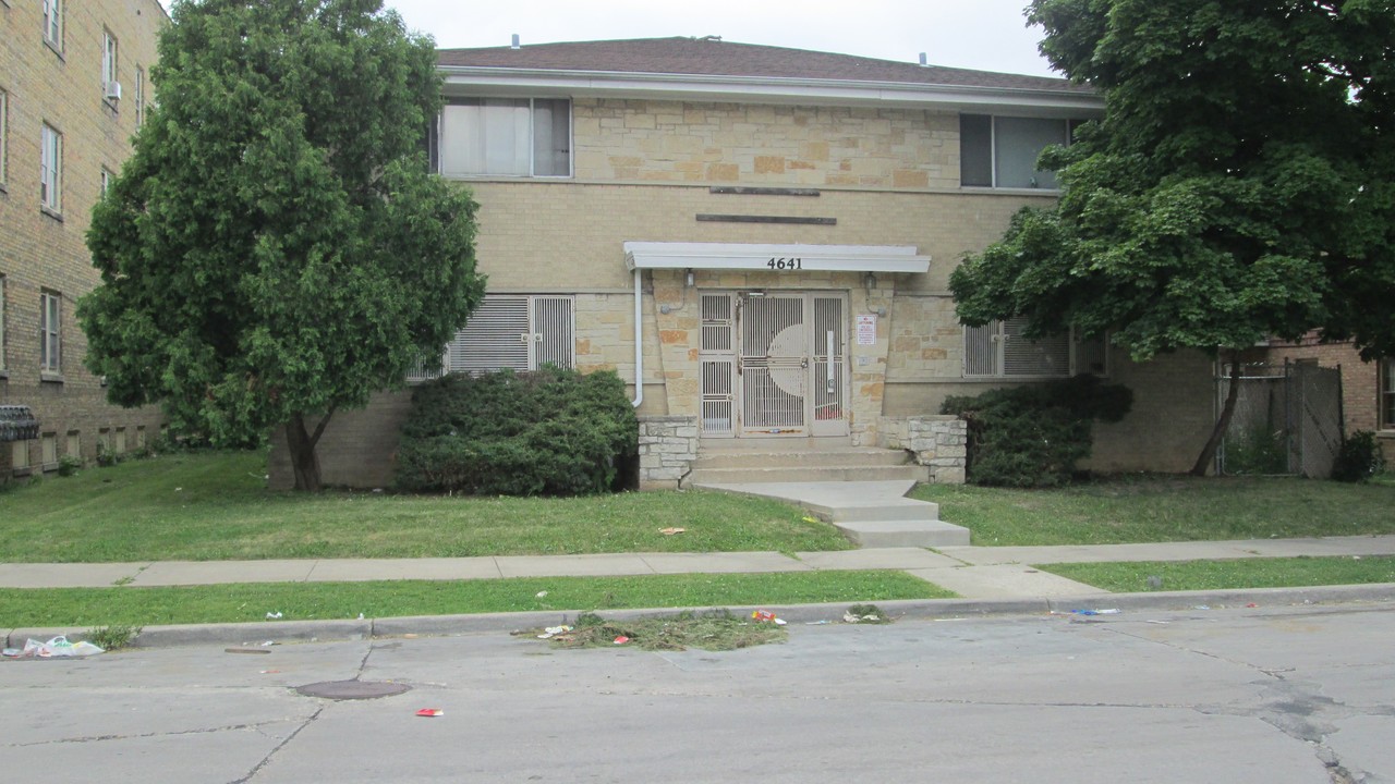 4641 N 27th St in Milwaukee, WI - Foto de edificio