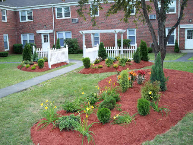 The Carriage House in West Springfield, MA - Building Photo