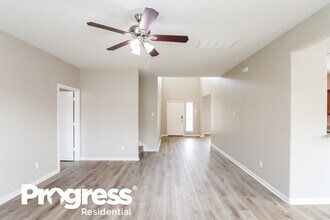 974 Oak Falls Dr in Willis, TX - Foto de edificio - Building Photo