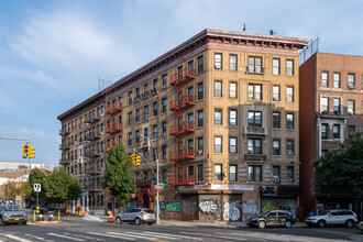 180 Borinquen Pl in Brooklyn, NY - Building Photo - Building Photo