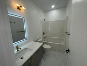 1044 Dumas Ave in Winnipeg, MB - Building Photo - Building Photo