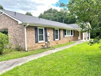 2340 Shady Oaks Dr in Loganville, GA - Building Photo - Building Photo