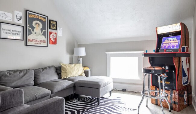 6011 Ellen Ave in Cleveland, OH - Building Photo - Building Photo