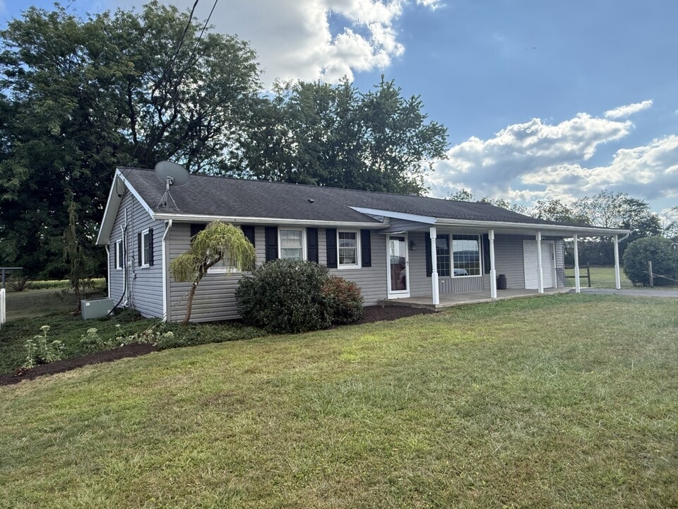 5526 PA-25 in Gratz, PA - Building Photo