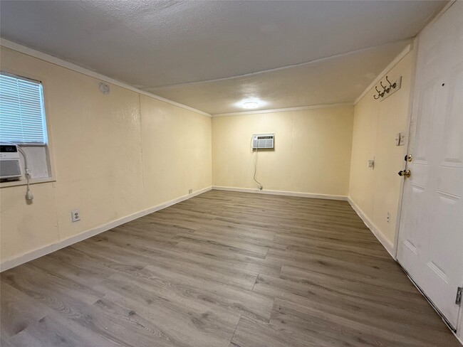 4201 Darby St in Bacliff, TX - Building Photo - Building Photo