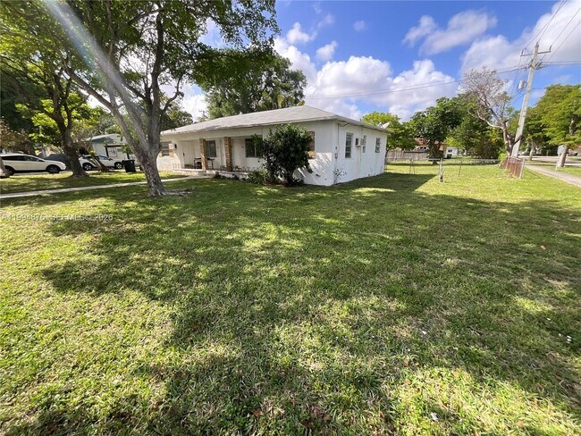 661 NE 138th St in North Miami, FL - Building Photo - Building Photo
