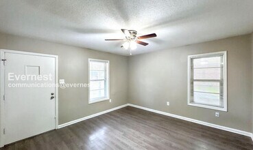 7031 Saddlebrook Dr in Millington, TN - Foto de edificio - Building Photo