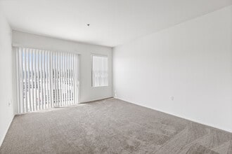 Villa Touran in Winnetka, CA - Foto de edificio - Interior Photo