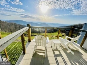 1421 HIGHLANDS in Roseland, VA - Building Photo - Building Photo