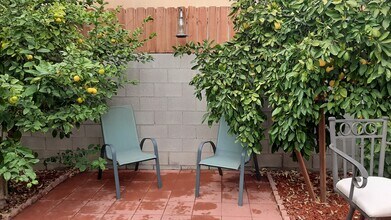 455 W Elk Ave, Unit A in Glendale, CA - Foto de edificio - Building Photo