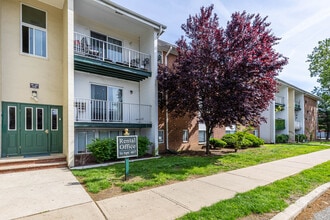 State Fayette Gardens in Perth Amboy, NJ - Building Photo - Building Photo