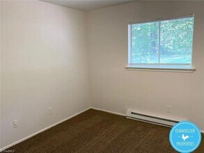 210 Woodnell St, Unit G in Greensboro, NC - Foto de edificio - Building Photo