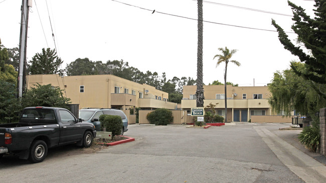 Lagoon Beach Apartments in Santa Cruz, CA - Building Photo - Building Photo