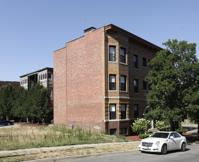 1503 Pleasant St in Des Moines, IA - Building Photo - Building Photo